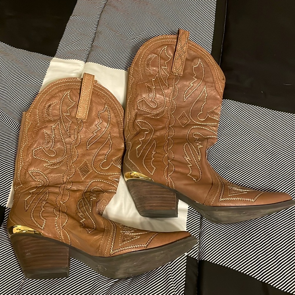 Reba size 8.5M cowboy boots in good condition